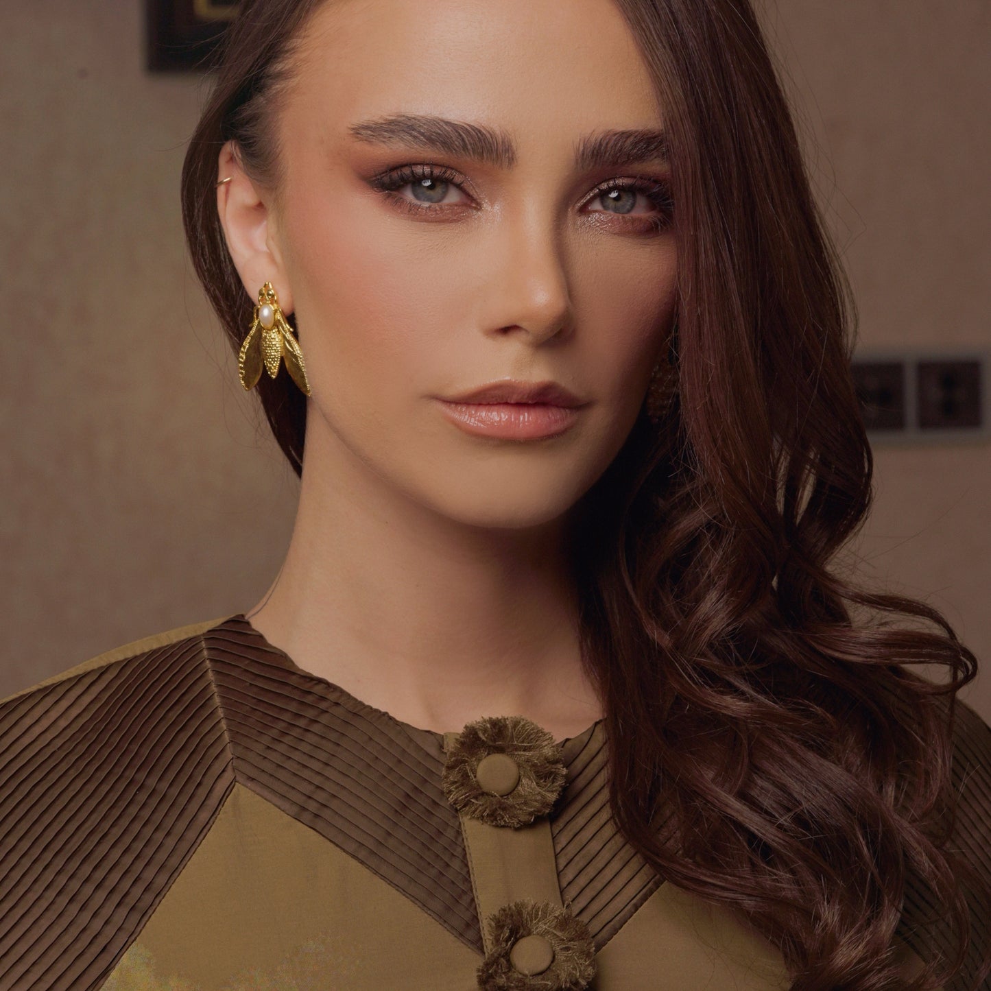 Queen Bee Pearl Earrings