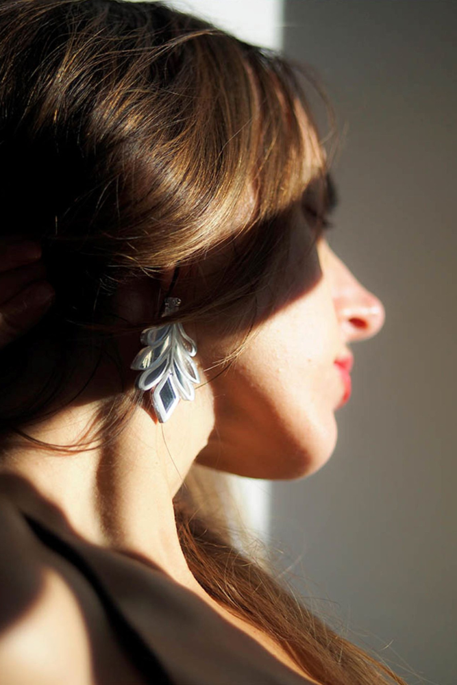 Almas Earrings