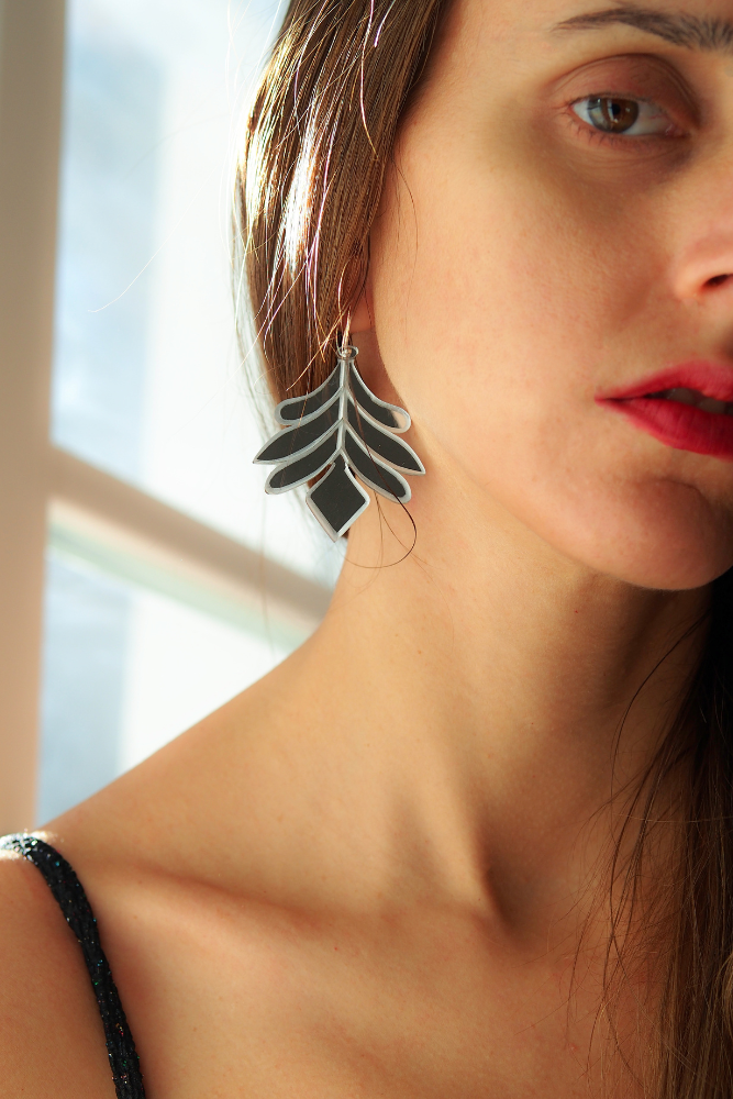 Almas Earrings