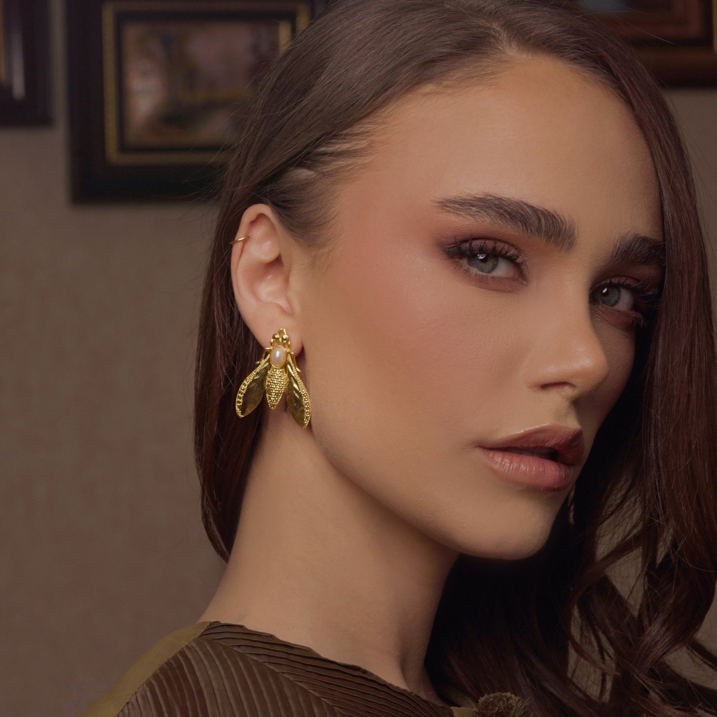 Queen Bee Pearl Earrings